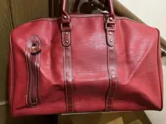 赤いボストンバッグ 型押し合成皮革