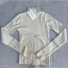 RAFRAF 指出し穴付き リブハイネックニット アイボリー Mサイズ タグ付