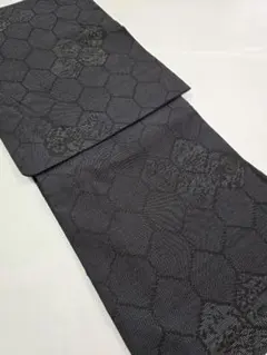 【24時間以内発送】着物 本場大島紬 泥染め 横双絣 亀甲柄 正絹