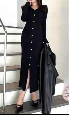 新品　リゼクシー　ワンピース ゴールドボタンタイトニ ットワンピース　黒