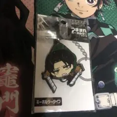 貴重　進撃の巨人 つままれキーホルダー リヴァイ