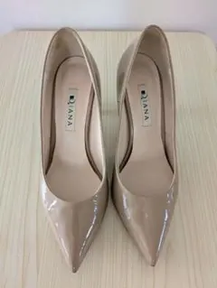 DIANA ベージュ ポインテッドトゥ ハイヒール