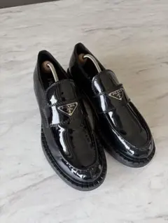 PRADA エナメル ブラック ローファー