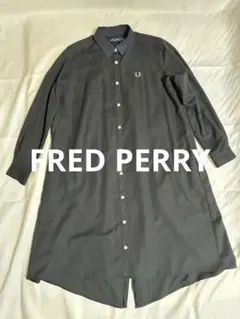 FRED PERRY 長袖シャツワンピース　 ゴールドの刺繍ロゴ