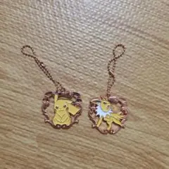 ポケモン　キーホルダー　ピカチュウ　サンダース