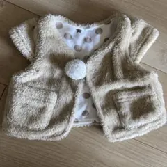 ベビーベスト ベージュ ポンポン付き