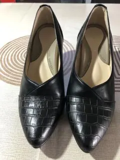 ベネビス24cm EEE 黒 クロコダイル風 パンプス 中ヒール
