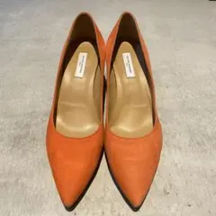 オレンジ スエード ポインテッドトゥパンプス 中ヒール
