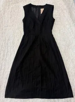 美品　Sybilla ピンタックデザインワンピース ノースリーブ黒のサムネイル