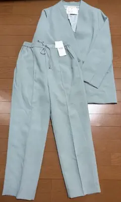 ミントグリーン セットアップ ノーカラーダブルジャケット&テパードパンツ