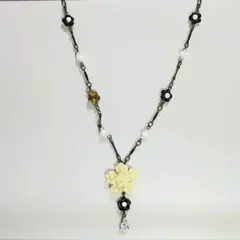 【送料込み】ネックレス ビーズ メッキ？ シルバー？ 花 イミテーション 白