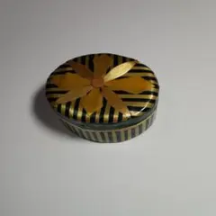金色の花模様 木製小物入れ