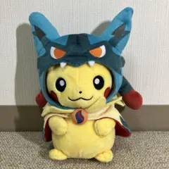 ポケモン メガルカリオのポンチョを着たピカチュウ マスコット ぬいぐるみ ポケモンセンター メガルカリオポンチョ ピカチュウ マスコット