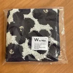 W by Wpc. ネイビーとホワイトのタオルハンカチ