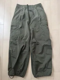 カーゴパンツ オリーブ ワイドシルエットのサムネイル