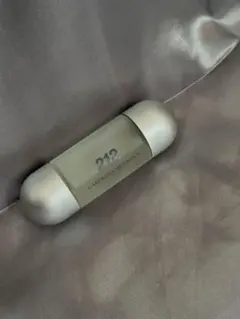 Carolina Herrera 212 ユニセックス 香水のサムネイル