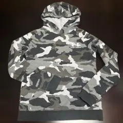 UNDER ARMOUR 迷彩フード付きパーカー　150