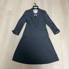 グレー スカートスーツ 膝下丈