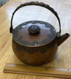 時代年代物 鉄銚子 一対 山水楼閣文 真鍮蓋 酒器 燗鍋 提子 懐石道具