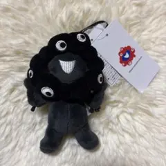 新品タグ付　黒ミャクミャク　カラビナ付ぬいぐるみ　立ち
