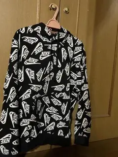 NIKE ロゴプリント　パーカー