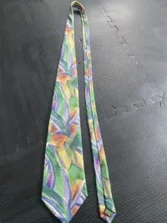 『新品』抽象デザイン ネクタイ 絹100%