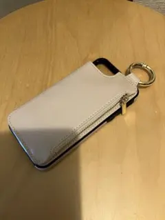 ☆新品☆iPhone7.8. SE用ケース ベージュ ジッパーポケット付き