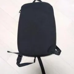ユニクロ 薄型 バックパック リュック ブラック