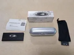 Oakley サングラスケース シルバー