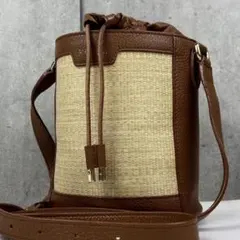 美品 フルラ レザー ショルダーバッグ 巾着 ラフィア ロゴ型押し ブラウン