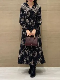 SNIDELのビッグエンブロイダリーカラープリントワンピース