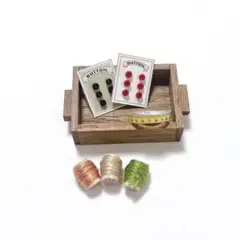 【匿名配送】 ミニチュア　お裁縫セット　ハンドメイド　糸　ボタン　メジャー