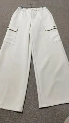 GU ストレート　ワイドパンツ　ベージュ　オフホワイト