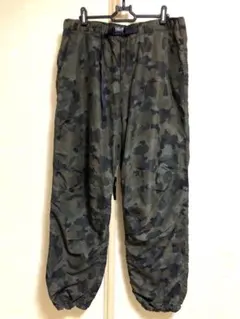 ☆ユニクロ☆超美品♪極暖裏地フリース♪迷彩ナイロンパラシュートワイドパンツXL