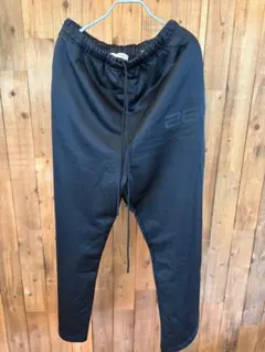 ✓ FEAR OF GOD ESSENTIALS スウェットパンツ