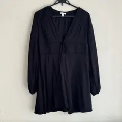 【美品】H＆M 黒い長袖Vネックシャツ
