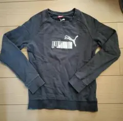 PUMA ダークグレー ロゴ入り トレーナー