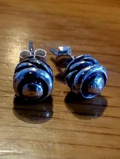 ブラッディマリー Nut ナットピアス 木の実 アイオライト - メルカリ
