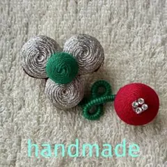 ハンドメイド　刺繍ブローチ　クリスマス　三つ葉　ボンボンブローチ313