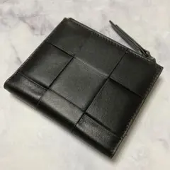 【新品未使用】羊革　おしゃれな二つ折り財布　黒　本革イントレチャート　高見え