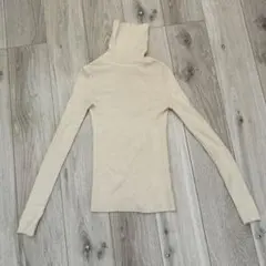 ユニクロ　ウール　リブニット　ベージュ タートルネック セーター