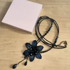 ゆりのモチーフ ロングネックレス　タッセルネックレス　ブルー系