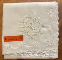 【新品シール付き】blooming イニシャルハンカチ 刺繍 ホワイトのサムネイル