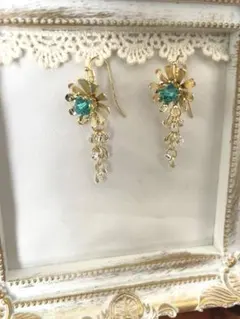 ゴールド フラワーモチーフ ピアス