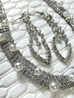 クリスタルパールネックレスとピアスセット