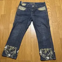 Dereon 刺繍入りデニムパンツ
