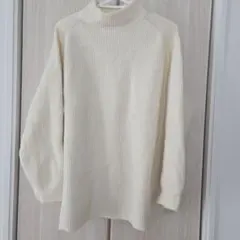 GU　ハイネックセーター　ニット　オフホワイト　Mサイズ