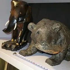熊と象の木彫りのセット