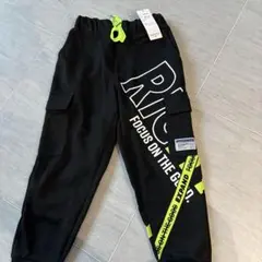 タグ付きブラック ロゴプリント カーゴパンツ