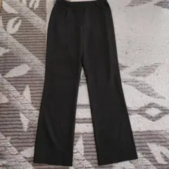 ダークグリーン　スラックス　レディースパンツ